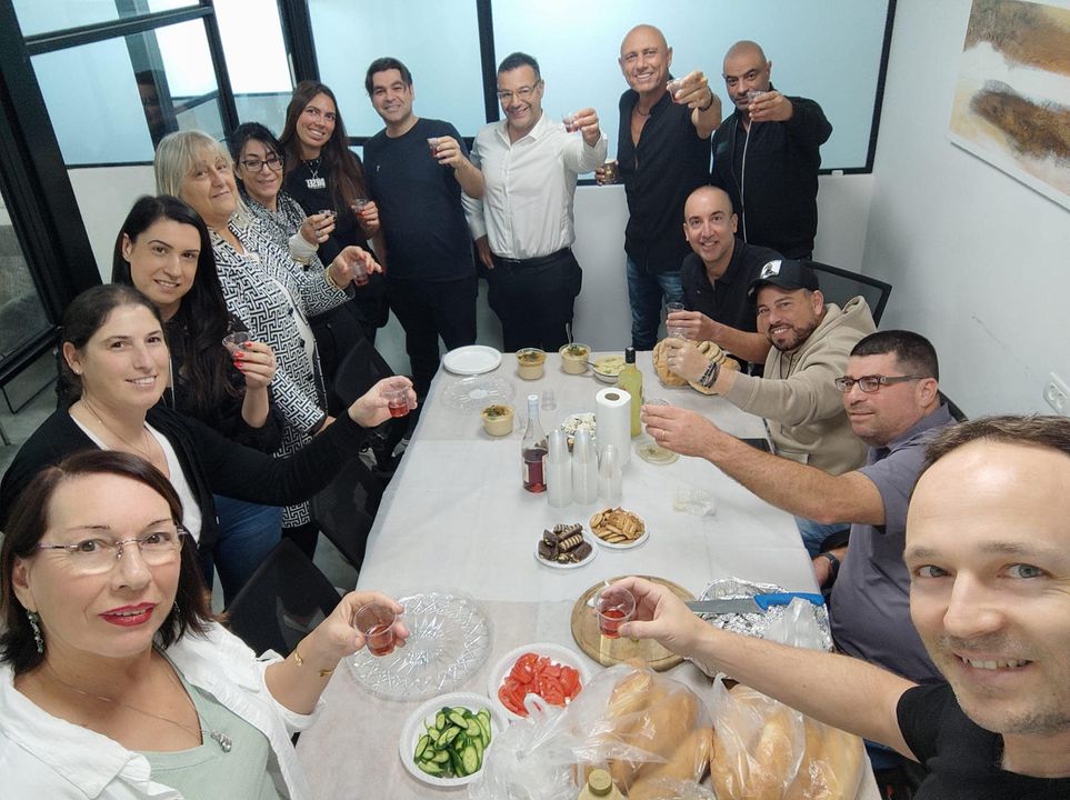 הרמת כוסית חיון סוכנות לביטוח
חג שמח לכל עם ישראל