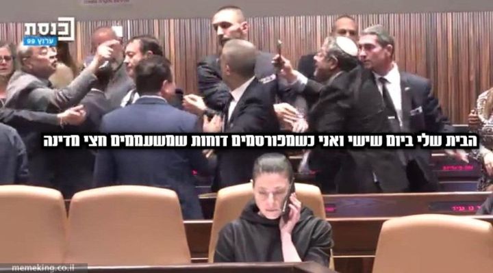 כמות העסקאות בחודש אוקטובר - הערכה
היום התפרס הדוח החלקי של בנק ישראל על המשכנתאות של חודש שעבר.
ניתן לגזור ממנו שהיקף המשכנתאות בחודש אוקטובר היה 6.2-6.4 מליארד וכמות המשכנתאות החדשות היה 6200-6400 במקום כ7880 חודש שעבר כלומר ירידה של 20%!
הירידה הזאת מצטרפת לחודשים הקודמים שגם הם הציגו ירידה בהיקף העסקאות ומשקפים את הרגשת הבנקים והיועצים שיש צינון בשוק הנדל"ן.
אני מסייג ומזכיר שחודש אוקטובר היה חודש של חגים וחלק מהירידה נובעת מהחגים.
לשם השוואה, אשתקד חודש החגים היה ספטמבר והיקף העסקאות היה קצת כ7800 אבל החודש שלפניו והחודש שאחריו עמדו על 12,000 ו11,000 עסקאות בחודש.
בשטח, אנחנו מרגישים התעוררות עם זאת סביר להניח שמגמת הירידה תמשיך בחודשים הבאים שכן היא מייצגת את התוצאות של החודשים הקודמים ולוקח כמה חודשים עד שהתחושות שלנו מגיעות לנתונים של בנק ישראל.
אגב הריבית הממוצעת התפרסמה היום,
הריביות במסלולים הלא צמודים עלו לפי הריבית הממוצעת אבל מה שמעניין זה שככל שהתקופה ארוכה יותר הריביות עלו פחות.
כך לדוגמא בעמודה של שנה עד חמש שנים הריבית עלתה ב0.4 ובעמודה של 25 עד 30 שנה הריבית עלתה רק ב0.15
כמובן שזה ממשיך להיות לאור השתתחות עקום התשואות, התקופות הקצרות והארוכות מקבלות ריבית די דומות בימינו.
סך הכל הבדל של 0.28 בריבית הממוצעת בין משכנתא ל5-10 שנים לבין משכנתא ל30 שנה.
הזוי.
במגזר הצמוד ניתן לאמר שלמעט עמודת 0 עד 5 שנים שעלתה ב0.4 לערך, כל שאר העמודות עלו בכ0.2 אחוזים.
לאור המומנטום שפרסום האינפלציה בארהב יצר אנחנו רואים קצת ירידה בתשואות האגח שישפיעו על הריביות במשכנתא, בהנחה שזה ימשיך כמה ימים ברצף.
שבוע הבא פרסום המדד אצלנו (הצפי נע באזור 0.1-0.2 והישארות של קצב שנתי בערך אותו מקום), שבוע שאחריו החלטת ריבית (כנראה עליה של 0.5-0.75)
נעדכן, שוב שבת שלום, אורן.
