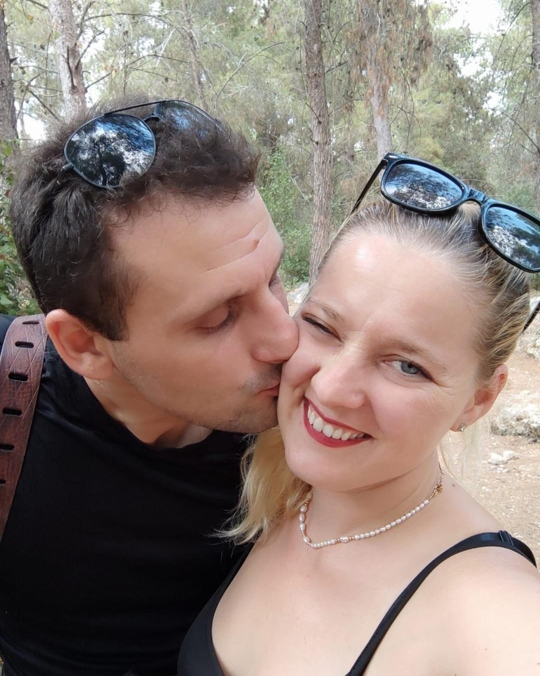 אהוב שלי ...
פוסט דביק ומתוק ❤️
החצי Igor Fin השני שלי אתה האויר שאני נושמת יום יום .
כל כך נהנת להיות איתך על רגע בחיים .
להיות שותפה פעילה בכל מה שקשור לשנינו .
הילדים המדהימים שלנו ,צומי הקטנה שהצטרפה למשפחה וכמובן העסק המטורף שלנו